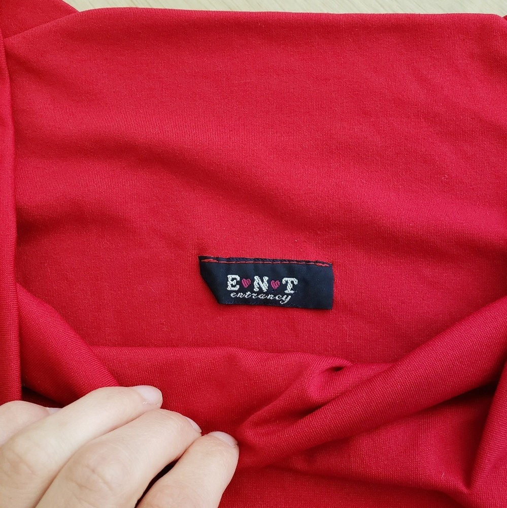 Red blouse - Picture 3 of 5